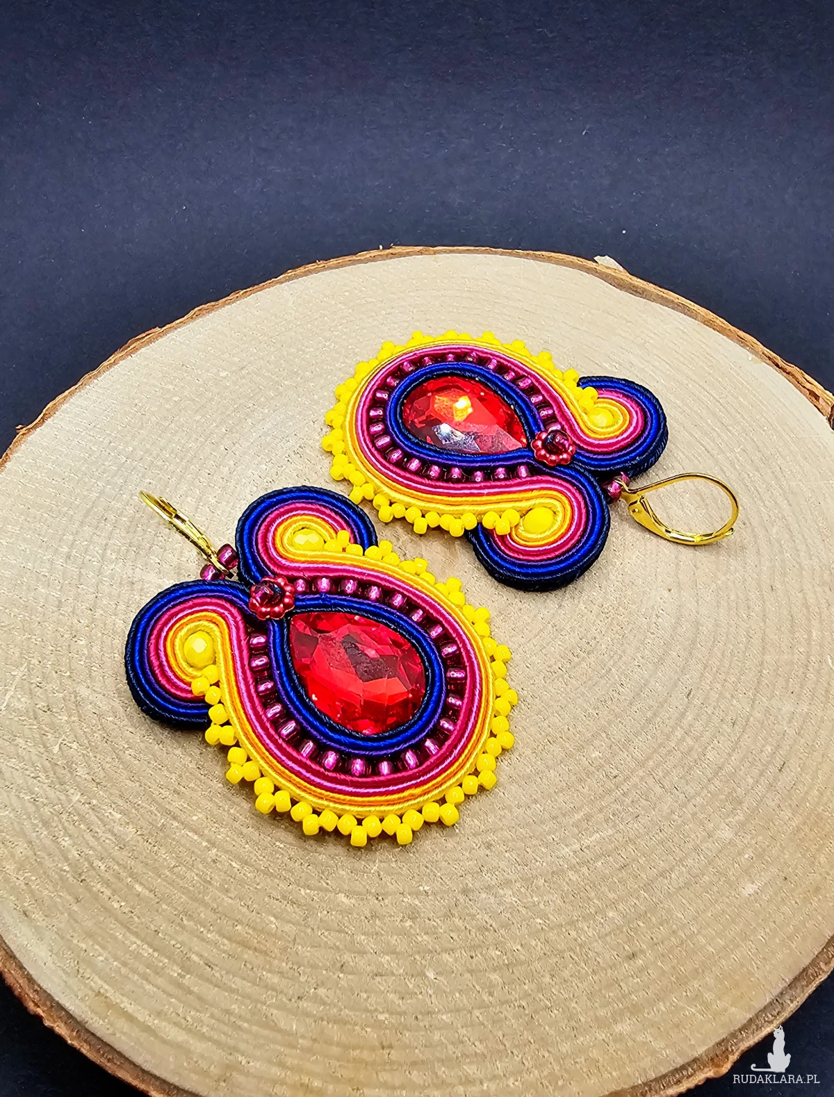 Kolorowe  błyszczące kolczyki sutasz